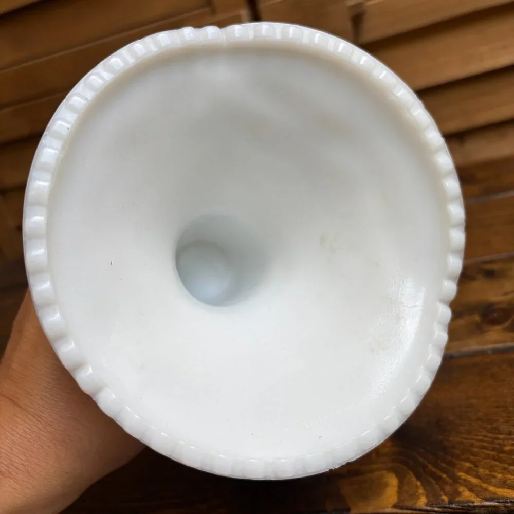 Vintage White Milk Glass Vase‎ – Pressed Daisy & Diamond Pattern